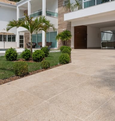 Piso pedrinhas aparentes